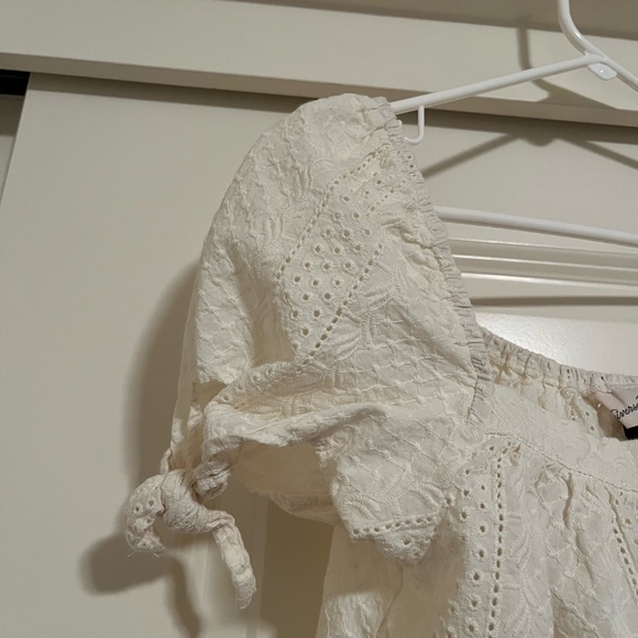 Universal Threads Blouse - Picture 3 of 4